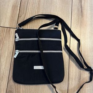 Baggallini black crossbody purse